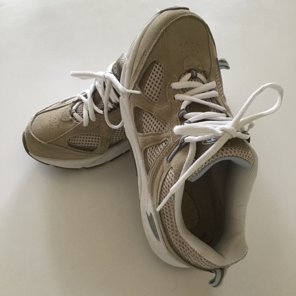 DR SCHOLLS LEATHER TENNIS SHOES
